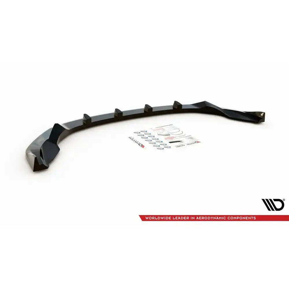 Frontspoiler Nissan 370Z Facelift V.2 sett fra siden med festeanordninger og monteringsdeler på hvit bakgrunn.