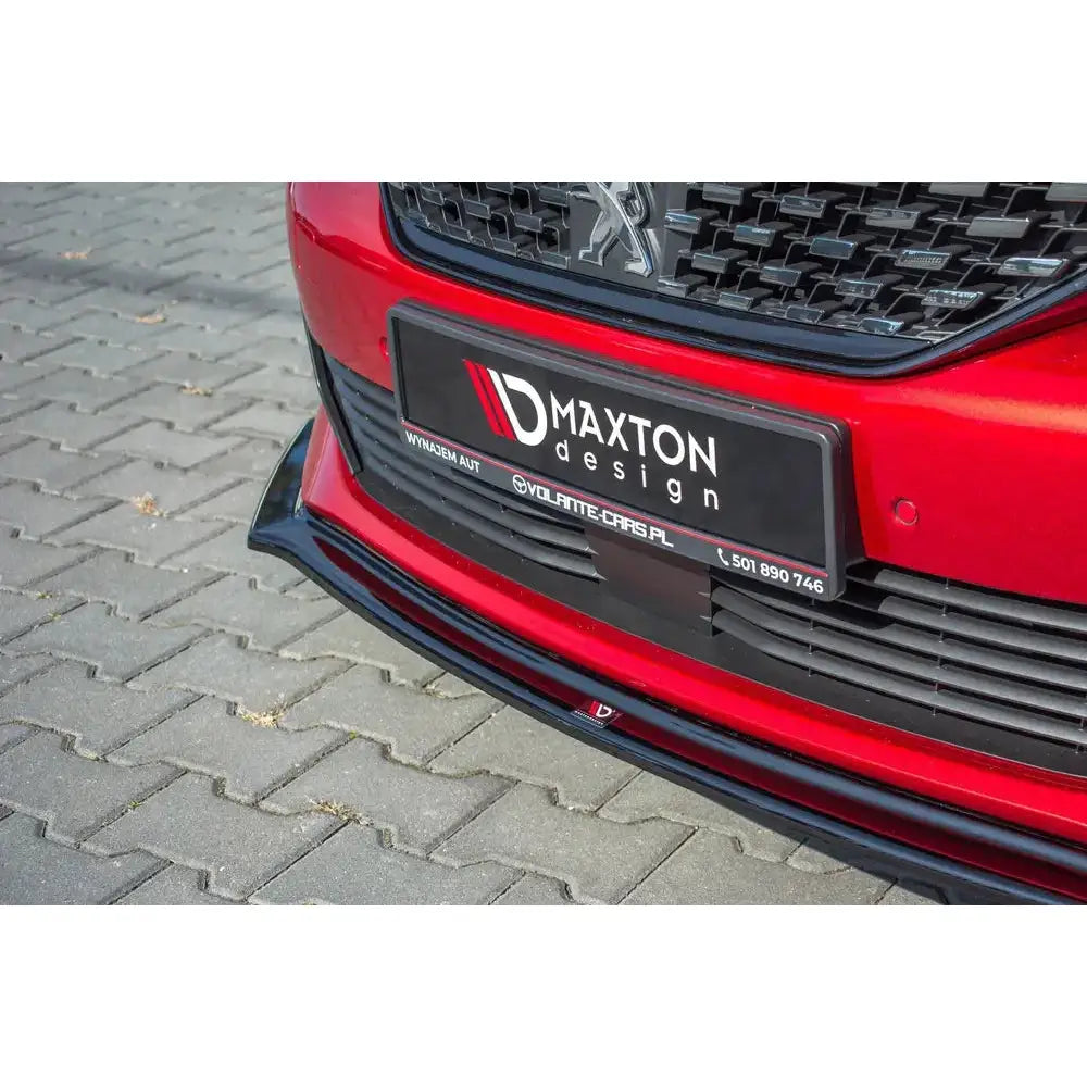 Spoiler til Peugeot 508 Mk2 V.2 i sort plast montert foran, synlig Maxton Design-logo og grilldetaljer.