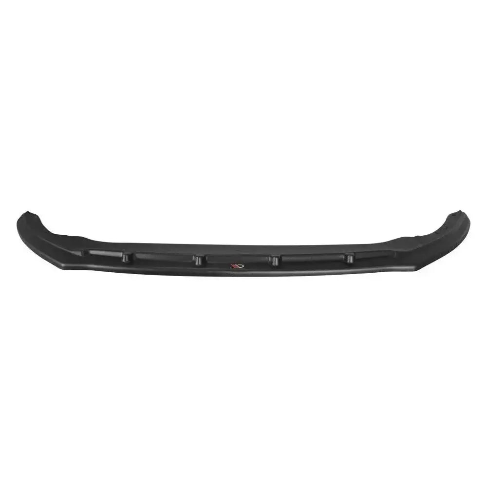 Front lip svart plastspoiler til Skoda Rapid V.2 sett forfra med ribber og lite farget emblem.