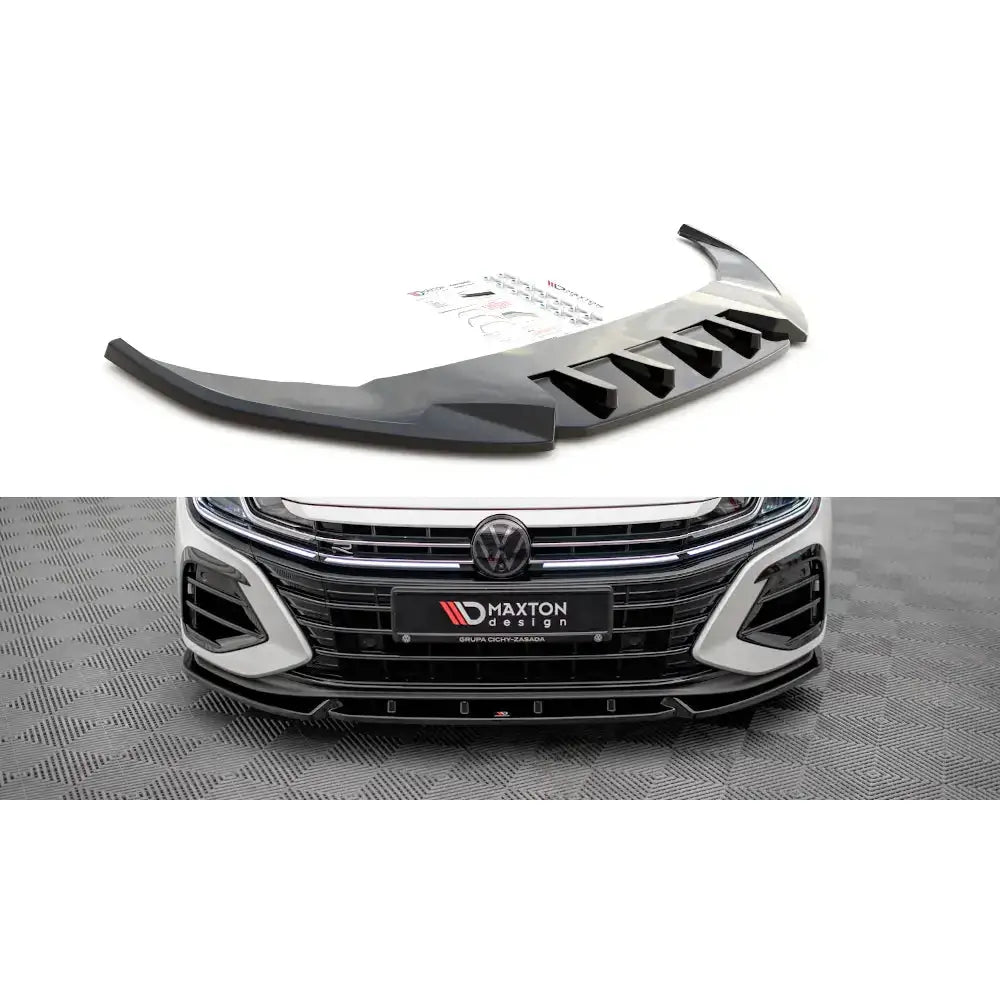 Frontspoiler Volkswagen Arteon R V.2 i svart plast med sportslig design, montert på hvit bil.