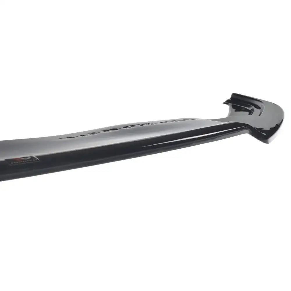 Spoiler til Volkswagen Passat R-Line B8, sort og glanset, vist fra siden i skrå vinkel på hvit bakgrunn.