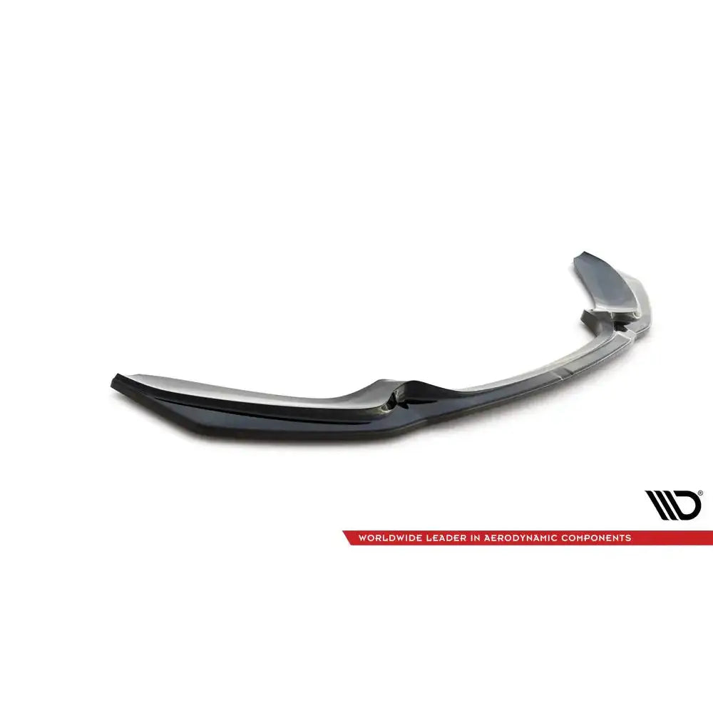 Frontspoiler BMW 1 F20/F21 V.3 M-Power i sort glanset finish, sett i vinkel mot hvit bakgrunn.