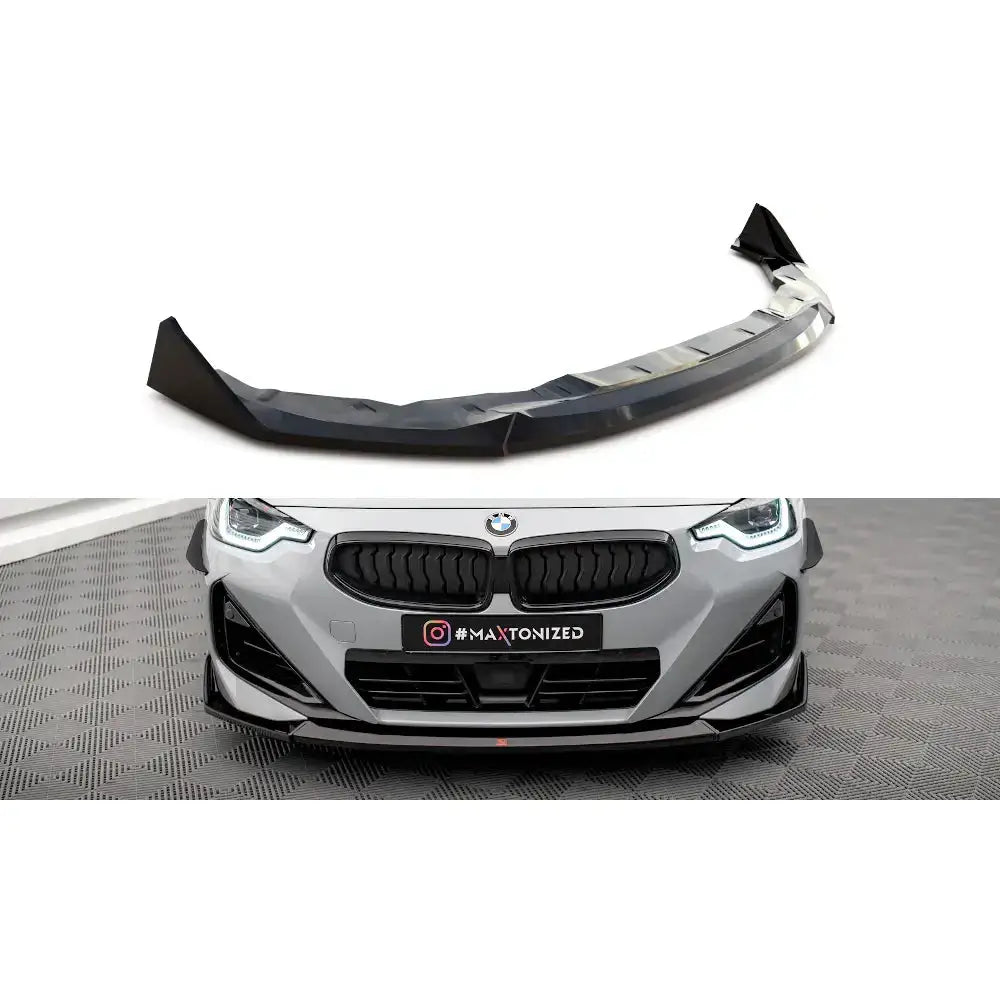 Frontleppe til BMW 2 Serie Coupe G42, sort blank plast montert på bil og vist mot hvit bakgrunn.