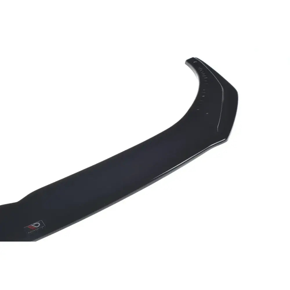 Frontspoiler Kia Proceed GT Mk 3 V.3 i sort plast, skrått ovenfra, med diskret logo på hvit bakgrunn.