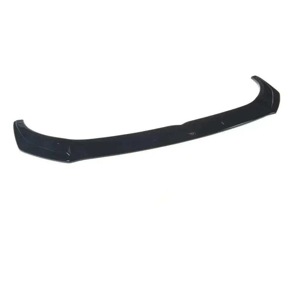 Frontleppe til Kia Proceed GT Mk 3 V.3 i svart, glanset finish sett skrått ovenfra mot hvit bakgrunn.