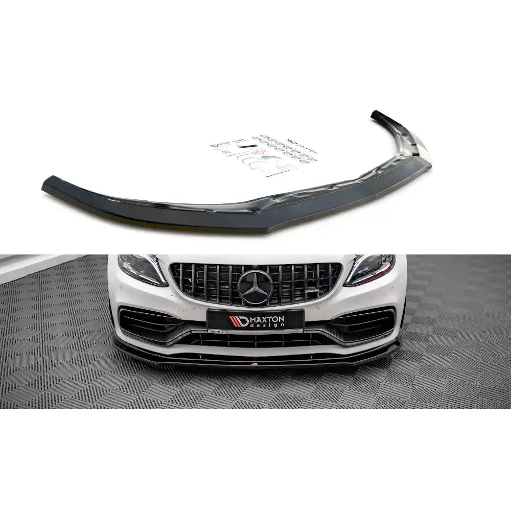 Frontleppe V.3 til Mercedes AMG C63 Coupe C205 sett skrått med monteringsutstyr og montert på hvit bil.