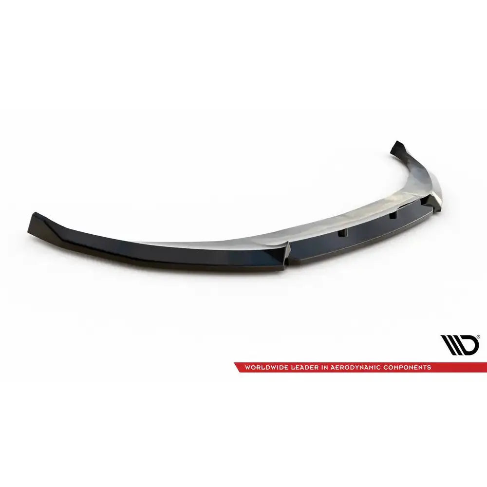 Frontspoiler Mini Cooper Clubman JCW F54 V.3 i sort blank plast, skrå vinkel mot hvitt bakteppe.