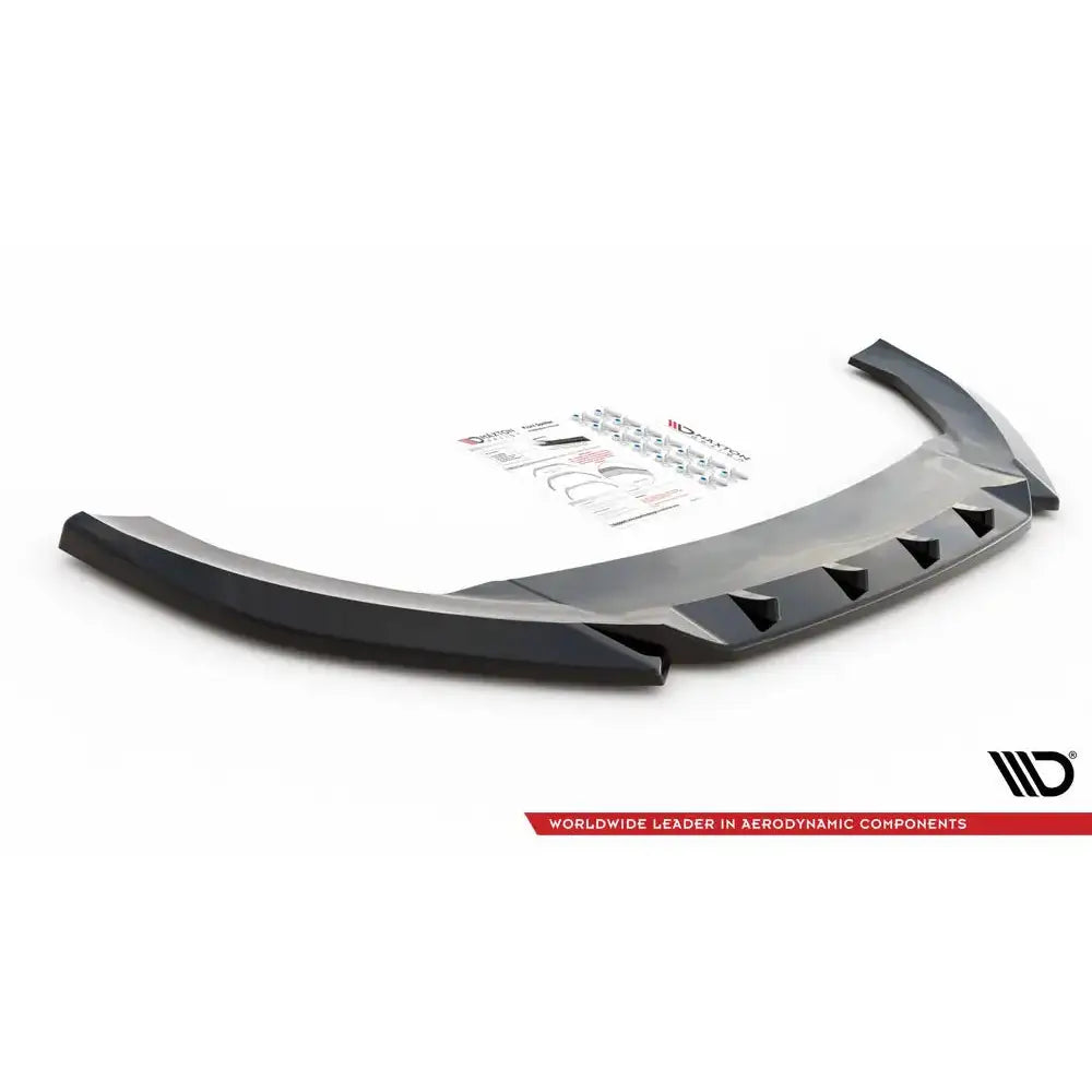 Front splitter til Seat Leon Cupra V.3, svart plast med aerodynamiske detaljer og monteringsutstyr bak.