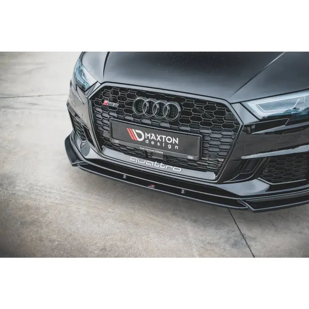 Front splitter Audi RS3 8V FL Sportback V.4 med sort finish, markant grill og quattro-logo foran.