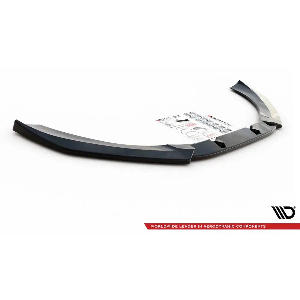 Frontspoiler Audi RS6 C7 V.4 i sort plast sett fra skrå vinkel med monteringsanvisning i bakgrunnen.