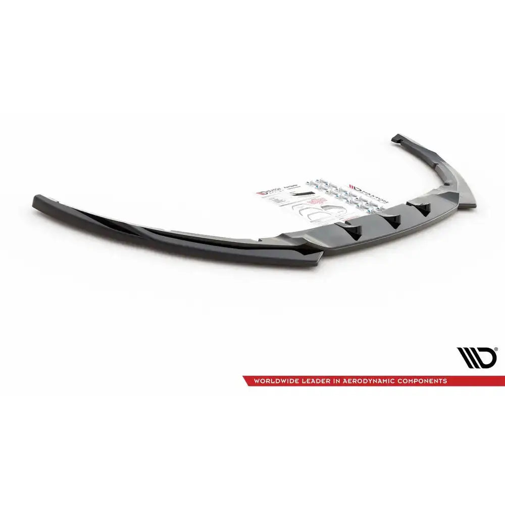 Front lip til Ford Focus ST Mk3 Facelift V.5, sort spoiler med luftkanaler og monteringsutstyr på hvit bakgrunn.