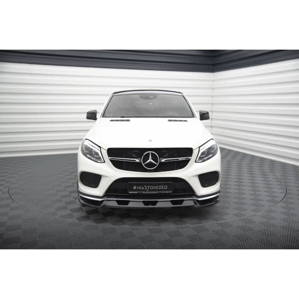 Spoiler til Mercedes GLE Coupe 43 AMG C292 V1 i frontvisning med sorte detaljer og synlig grill.