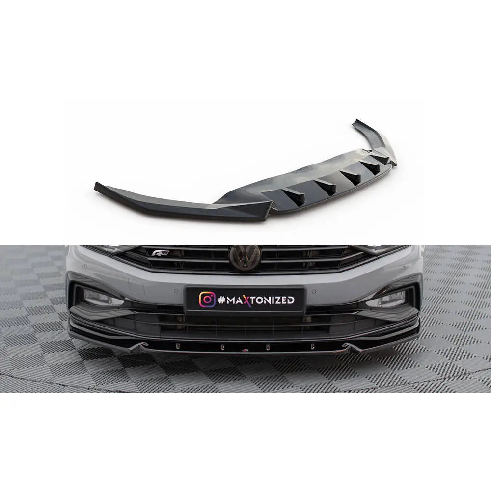 Frontleppe V1 til Volkswagen Passat R-Line B8 Facelift, sort plast med aerodynamiske detaljer montert på grå bil.