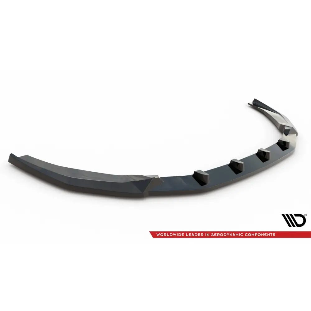 Frontspoiler Audi RS4 B9 Facelift V2 med markerte kanter og aerodynamiske elementer, sett skrått ovenfra.