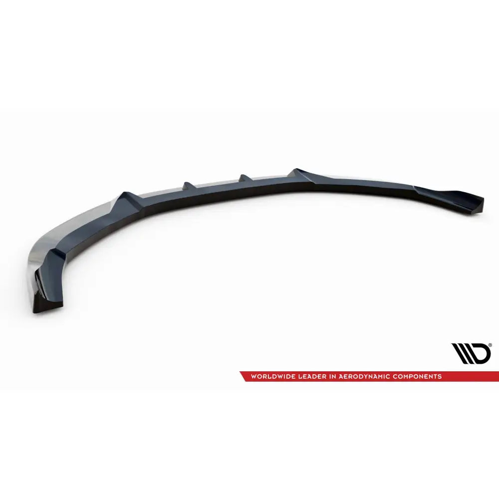 Frontspoiler Audi S8 D4 V.3 i svart plast med integrerte finner, sett fra skrått fugleperspektiv.