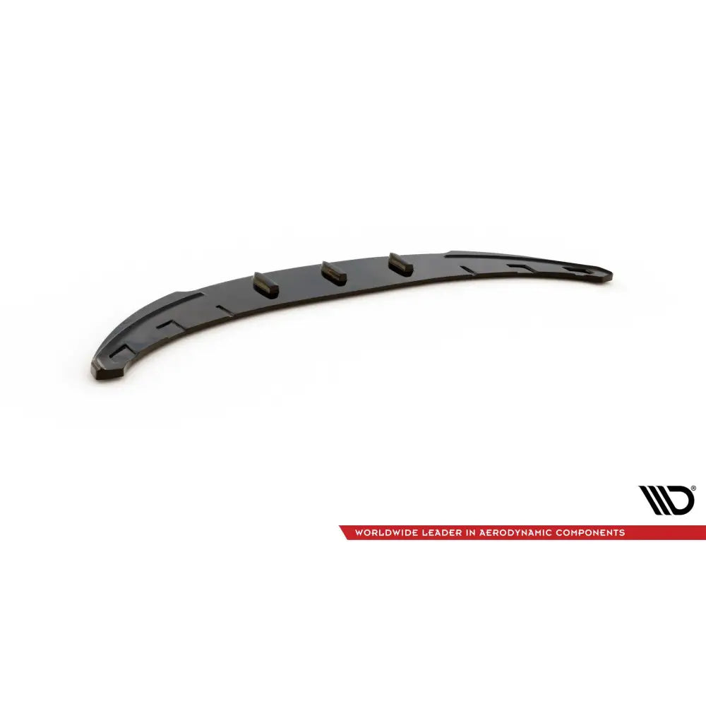 Frontspoiler BMW 1 E81 Facelift V2 i sort plast med fire forhøyninger, logo nederst til høyre.