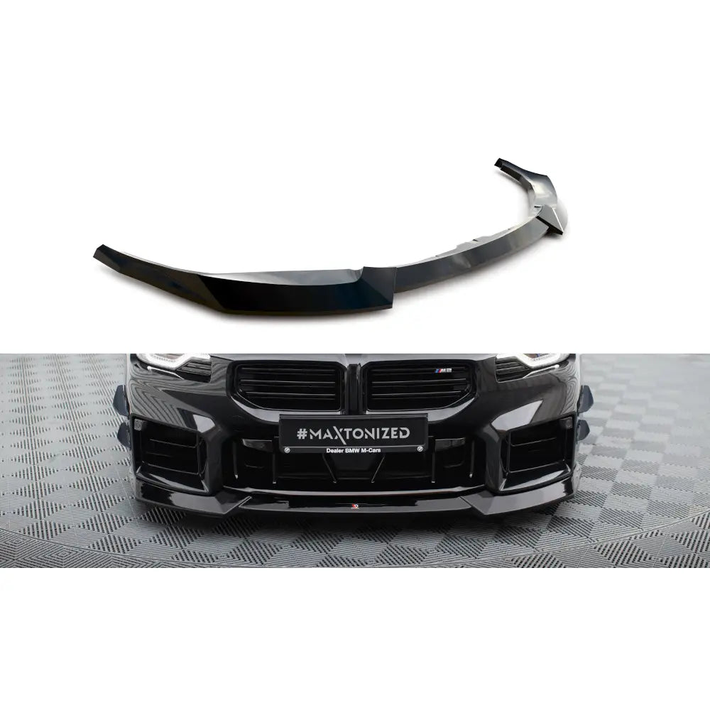 Frontspoiler BMW M2 G87 V3 i sort blank plast, vist separat og montert på sort bil.