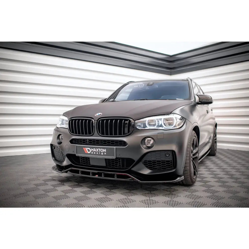 Frontleppe på BMW X5 F15 V2 M-Pack med matt overflate og sportslig frontfanger, sett forfra fra venstre.