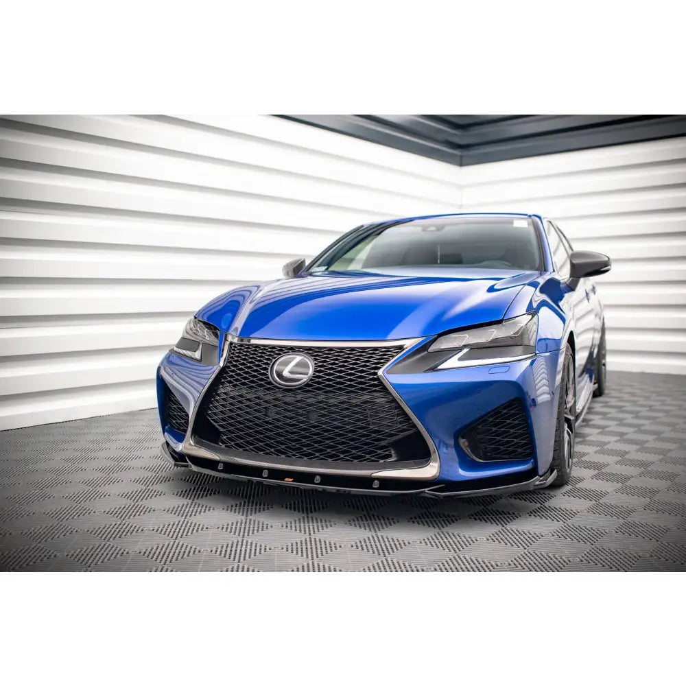 Frontleppe på Lexus GS F Mk4 Facelift V2, blå bil med sort grill og markerte frontlykter.
