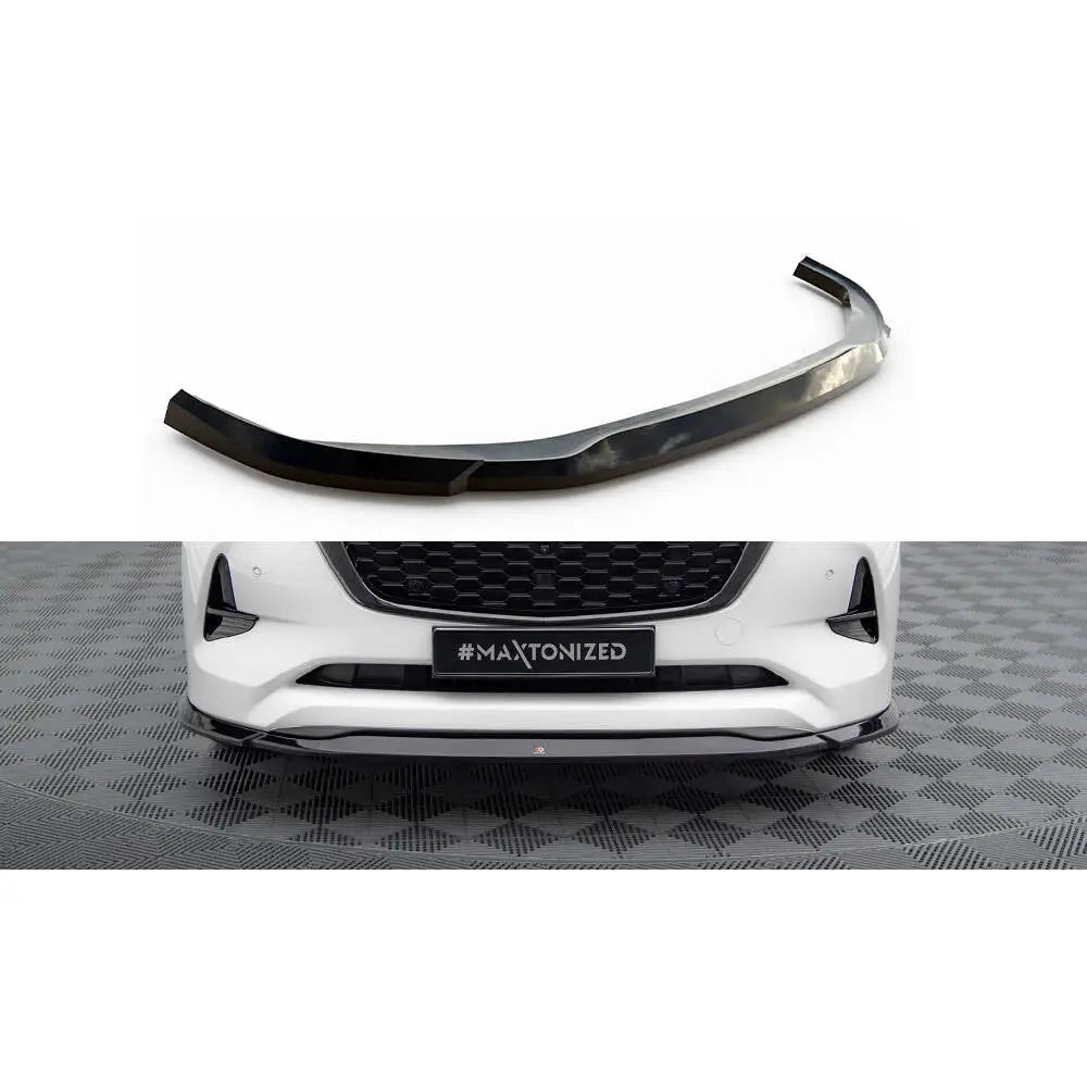 Frontspoiler til Mazda CX-60 Mk1 V2, svart plast, vist både alene og montert på hvit bil.