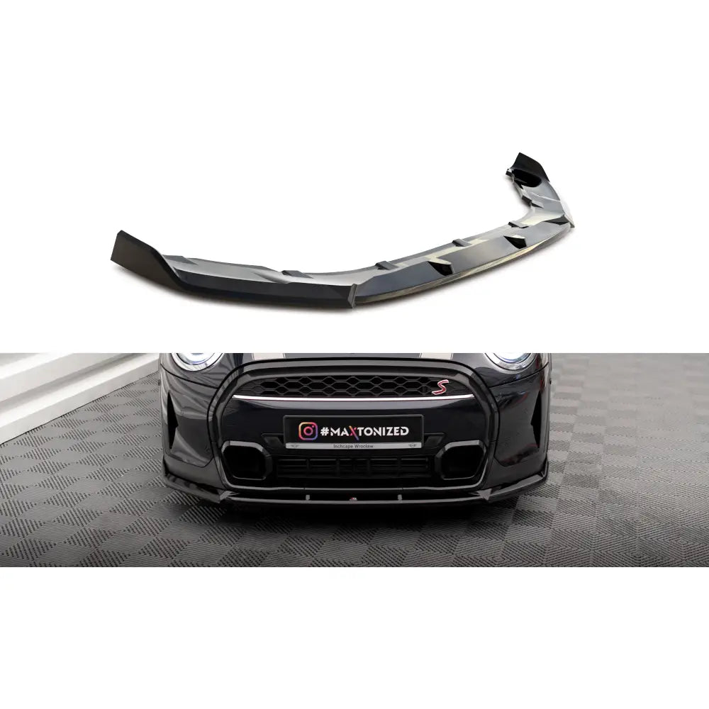 Frontspoiler Mini Cooper S F56 Facelift V.2 i sort plast med markerte vinkler, vist montert forfra.