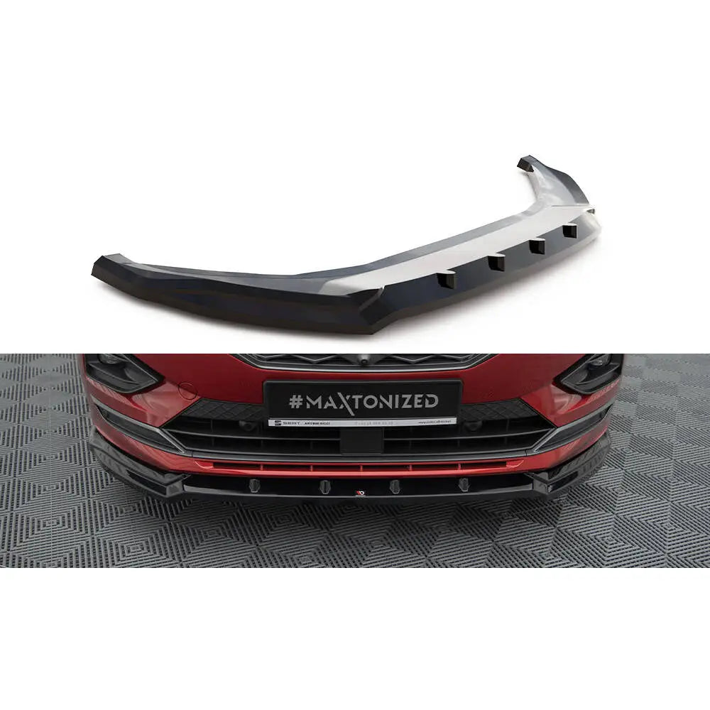 Frontspoiler til Seat Tarraco FR Mk1 V2, sort plast, vist separat og montert på rød bil forfra.