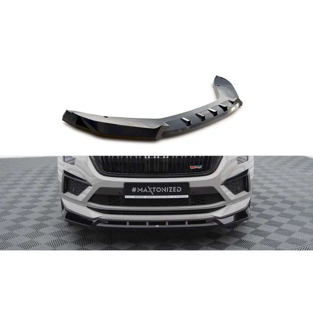 Frontspoiler Skoda Kodiaq RS Mk1 Facelift V2 i sort glanset plast montert foran på bilen.