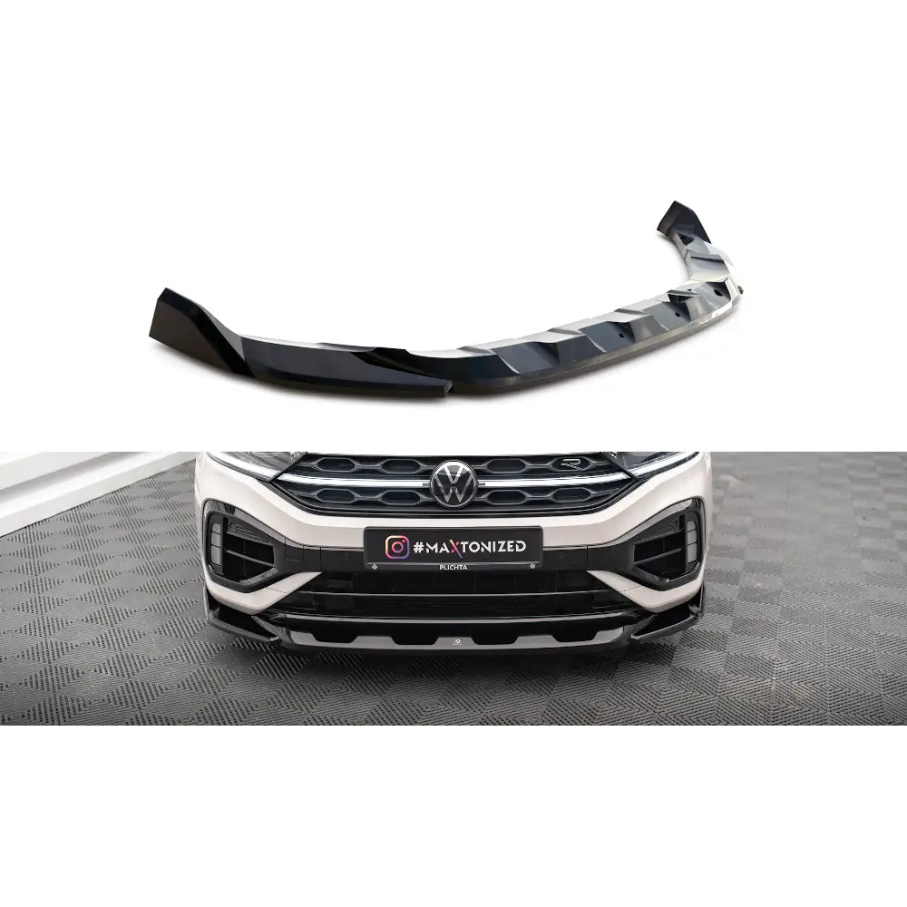 Frontspoiler til Volkswagen T-Roc R Mk1 Facelift V2 i sort plast med glanset finish, montert på bil.