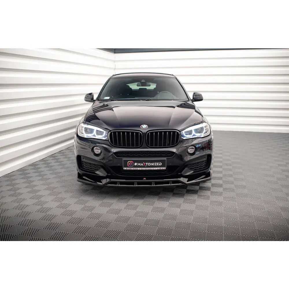 Spoiler til BMW X6 F16 M-Pack V3 sett forfra med LED-frontlykter og sportslig støtfanger.