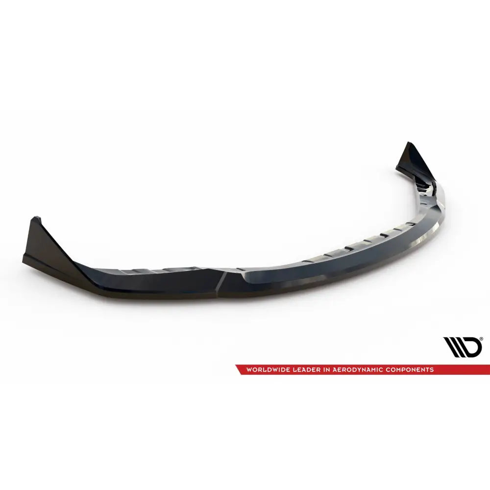 Front splitter til BMW M4 G82 / M3 G80 V4 CSL Look i sort, glanset plast, sett skrått ovenfra.