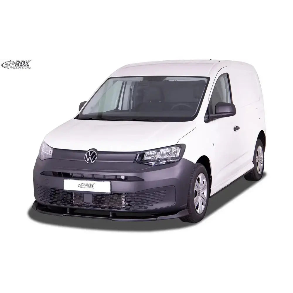 Spoiler til Volkswagen Caddy SK/SKN 20-, sort frontsplitter montert på hvit varebil, sett skrått forfra.