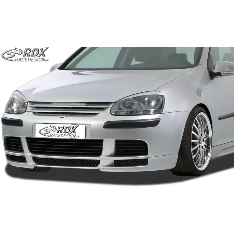 Frontspoiler til Volkswagen Golf 5 med sølvfarget støtfanger, brede luftinntak og RDX RaceDesign-logo.
