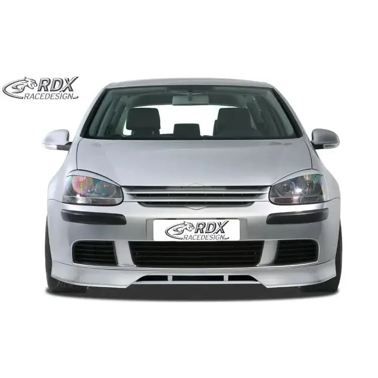 Spoiler Volkswagen Golf 5 GTI-look i sølv, rett forfra med RDX RaceDesign-logo på skilt og hjørne.