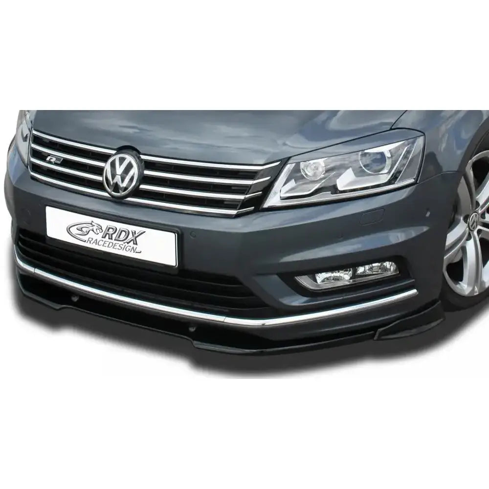 Frontspoiler Volkswagen Passat B7 R-Line Vario X sett rett forfra med kromdetaljer og sportslig styling.