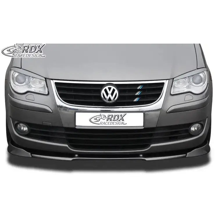 Frontleppe Volkswagen Touran 07- i sort plast montert foran, med logo og RDX-designmerke synlig.