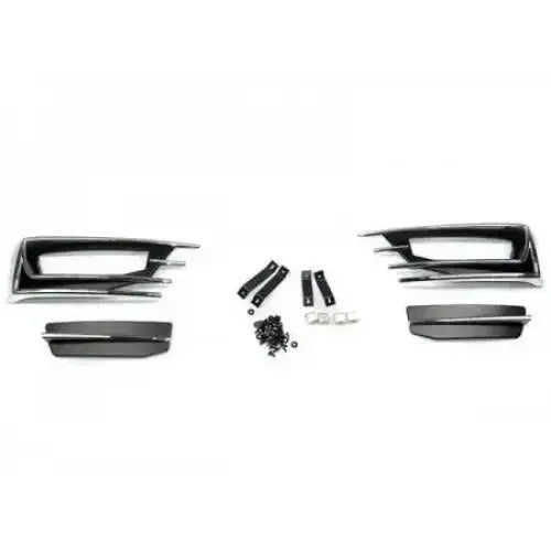 Front lip til VW T6 2015 Sport Style, sorte og krom gitterdeler med monteringsutstyr sett ovenfra.