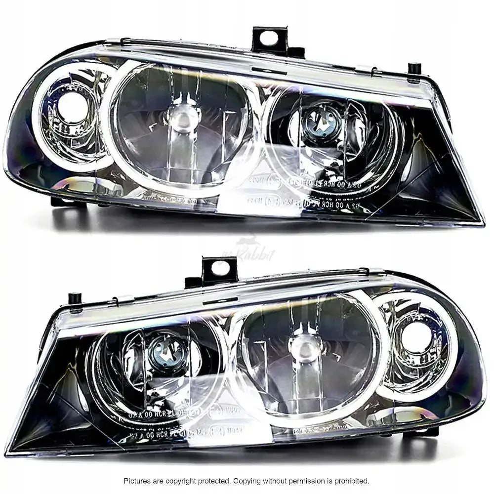 Frontlykter Alfa Romeo 156 03-06 med rund linse og sølvfarget indre hus sett forfra.