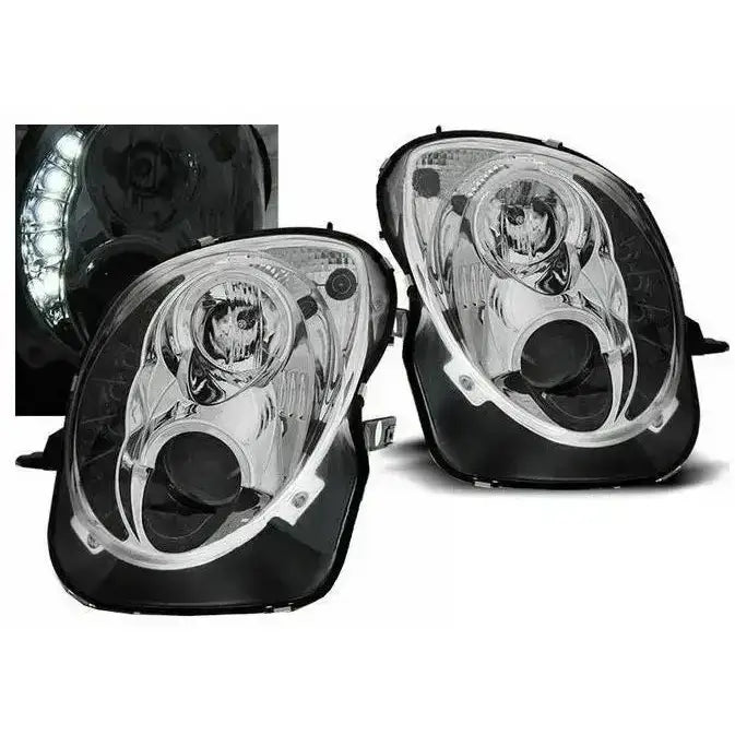 Frontlykter Alfa Romeo Mito 08- Tru DRL Chrome med LED-lysstripe, sett fra skrå vinkel.