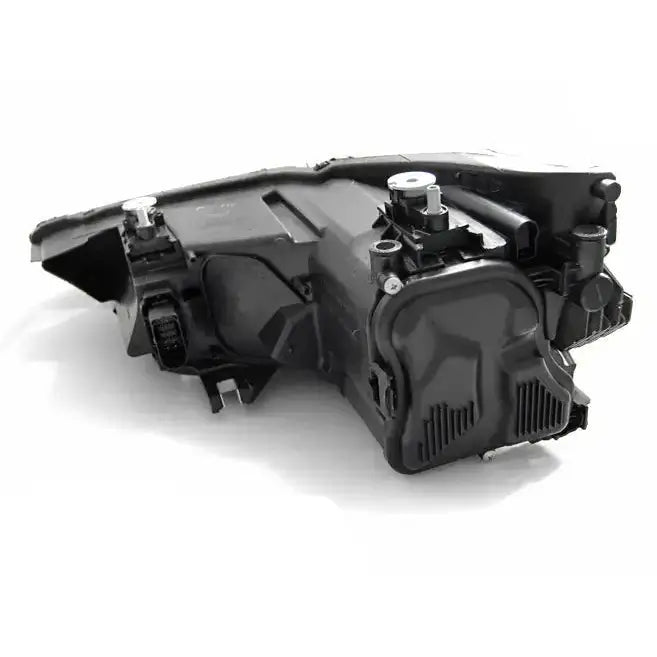 Hovedlys Audi A1 Black Tru DRL sett bakfra med synlige tilkoblinger og detaljer i svart hardplast.