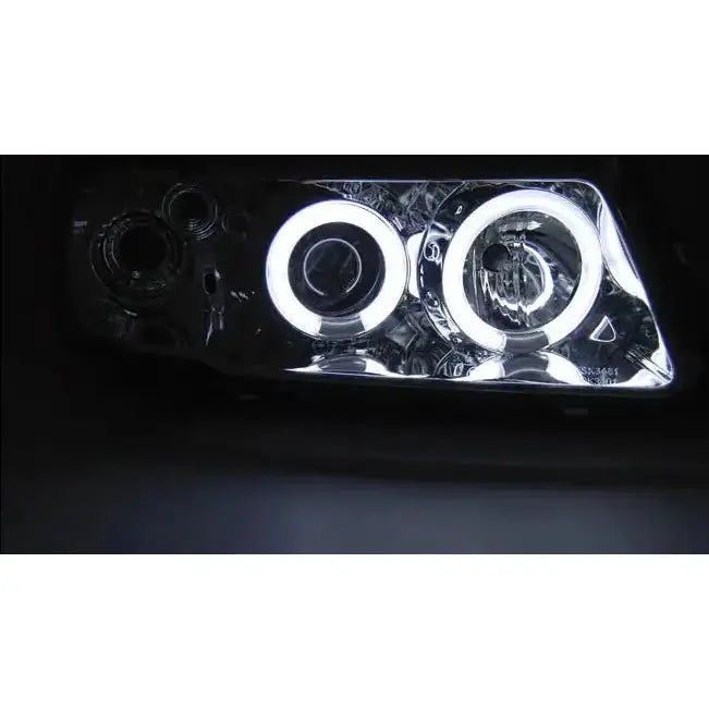 Hovedlys Audi A3 8L Angel Eyes CCFL Black med to sirkulære LED-lys, nærbilde skrått forfra.