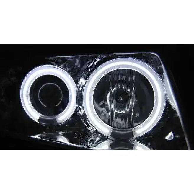 Headlights Audi A3 8L Angel Eyes CCFL Chrome vist i nærbilde med LED-lysringer mot mørk bakgrunn.