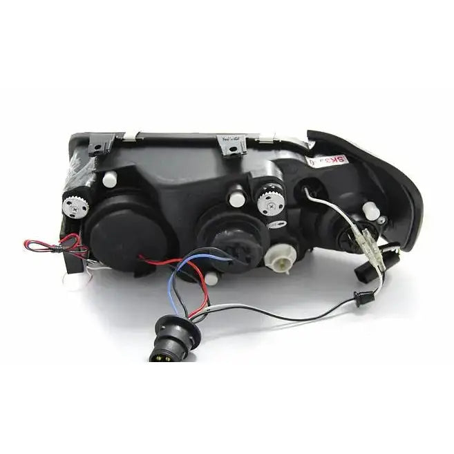 Headlamp bakside av Audi A3 8L Angel Eyes CCFL frontlykt med ledninger og justeringsskruer synlig.