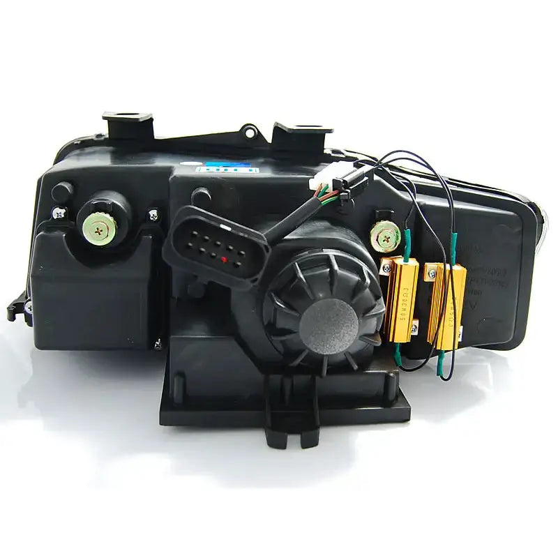 Hovedlys bakside av Audi A4 LED Tube Lights Black med synlige ledninger, motstander og metallkoblinger.