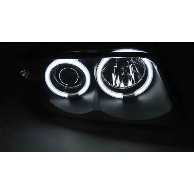 Hovedlys Audi A4 Angel Eyes CCFL Black frontlykter med hvite LED-lysringer mot mørk bakgrunn.