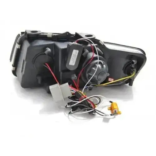 Hovedlykter Audi A4 B6 Cabrio LED Black sett bakfra med synlige ledninger og monteringspunkter.