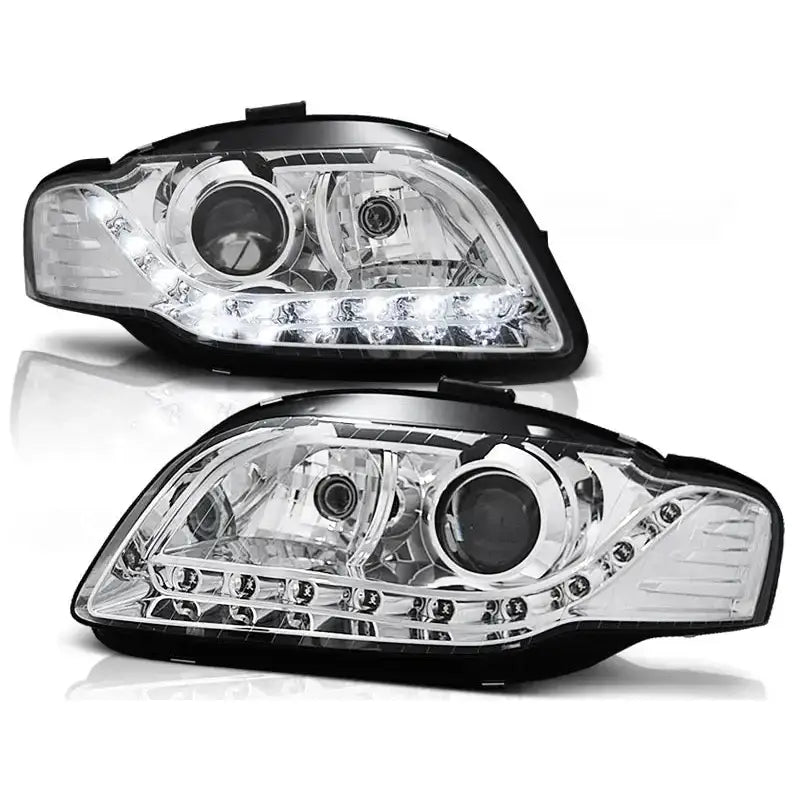 Frontlykter Audi A4 B7 Chrome Led Line sett forfra med klare linser og LED-lys langs bunnen.