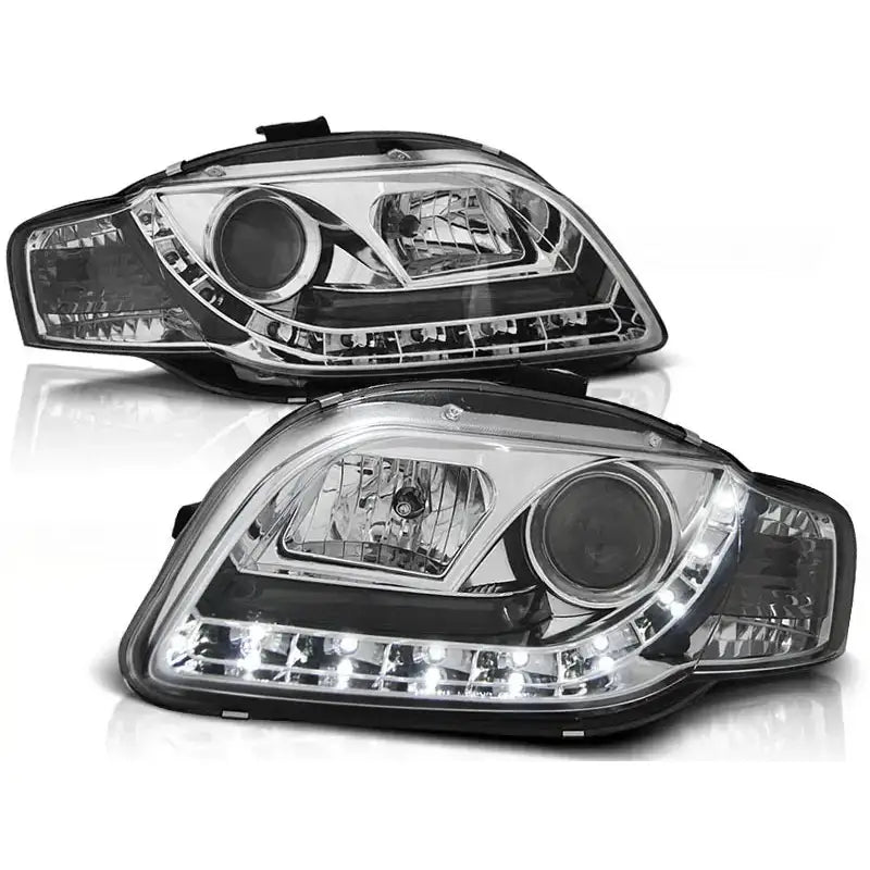 Frontlykter Audi A4 B7 Daylight Chrome med LED-lysrekke, sett fra skrå vinkel.