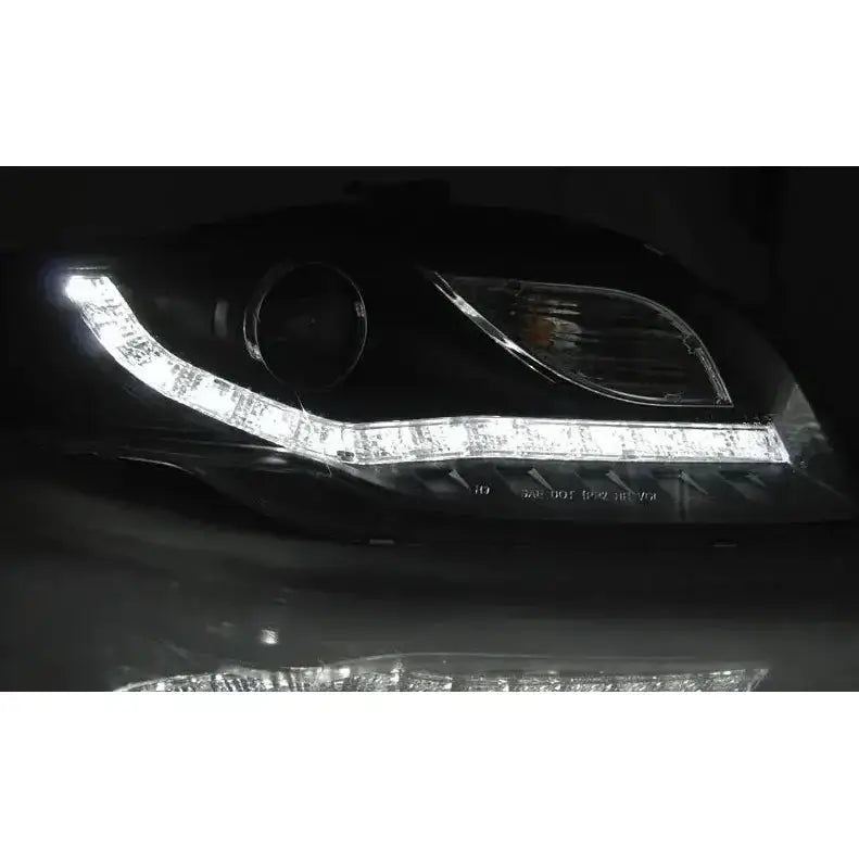 Headlamp Audi A4 B7 Daylight LED black nærbilde med tent hvit lysstripe mot svart bakgrunn.