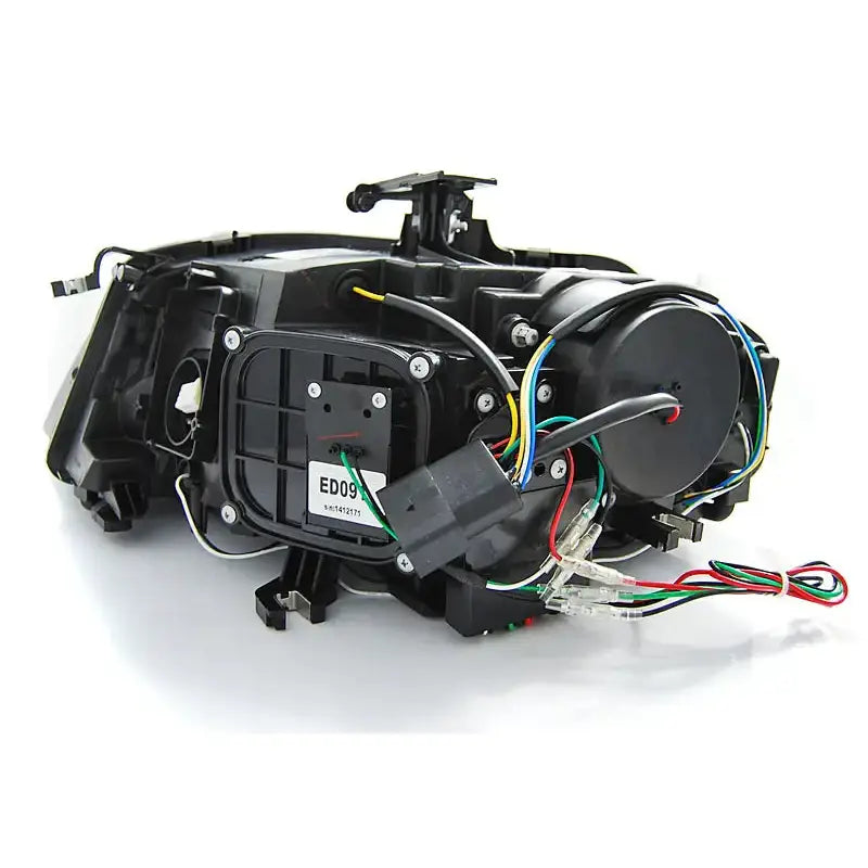 Headlights Audi A4 B8 svart bakside med ledninger, tilkoblinger og etikett på hvit bakgrunn.