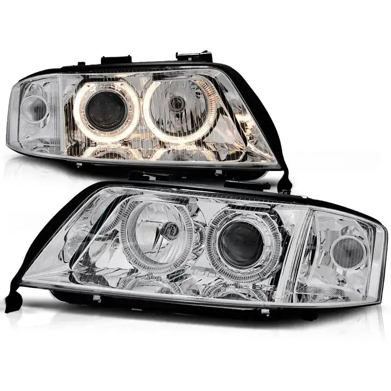 Hovedlykter Audi A6 Angel Eyes Chrome vist fra skrå front med kromdetaljer og runde projektorlinser.